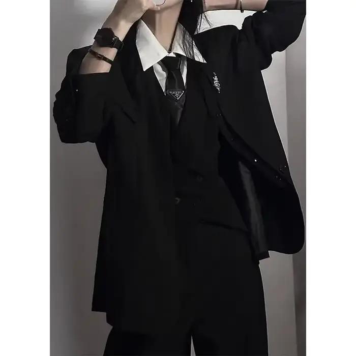 Costume d'homme en polyester coupe ajustée pour événements spéciaux et occasions professionnelles et décontractées