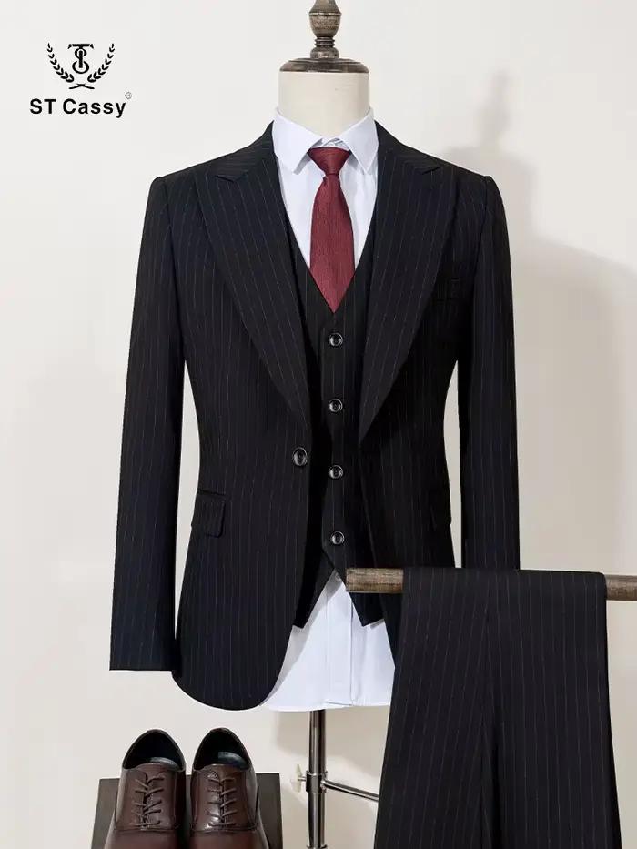 Ensemble 3 pièces (veste + gilet + pantalon) costume rayé noir coupe ajustée luxueux et élégant