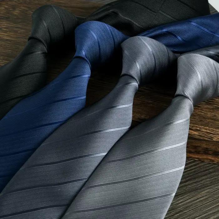 Cravates à rayures grises et bleues pour hommes