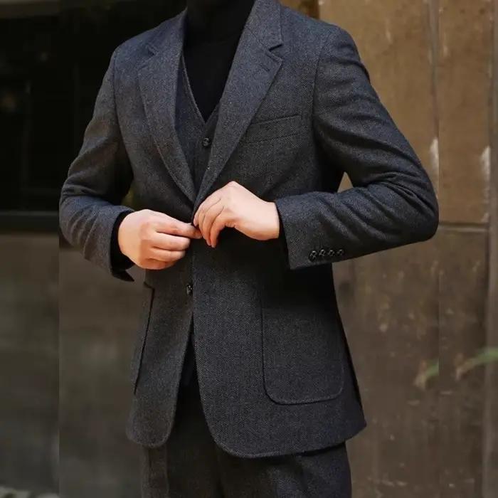 Costume en laine gris foncé épais et lourd pour homme