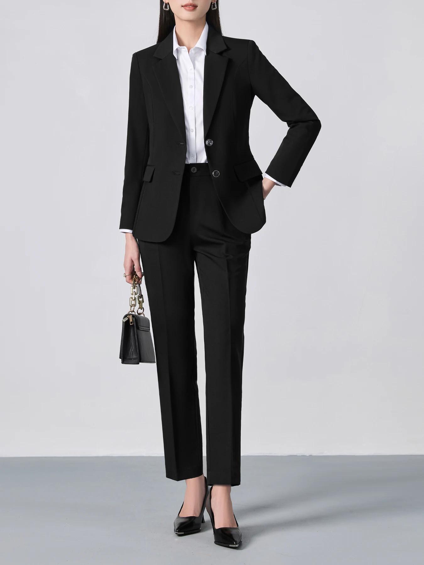 Ensemble de costume à revers cranté à simple boutonnage : blazer ajusté et pantalon formel, style de