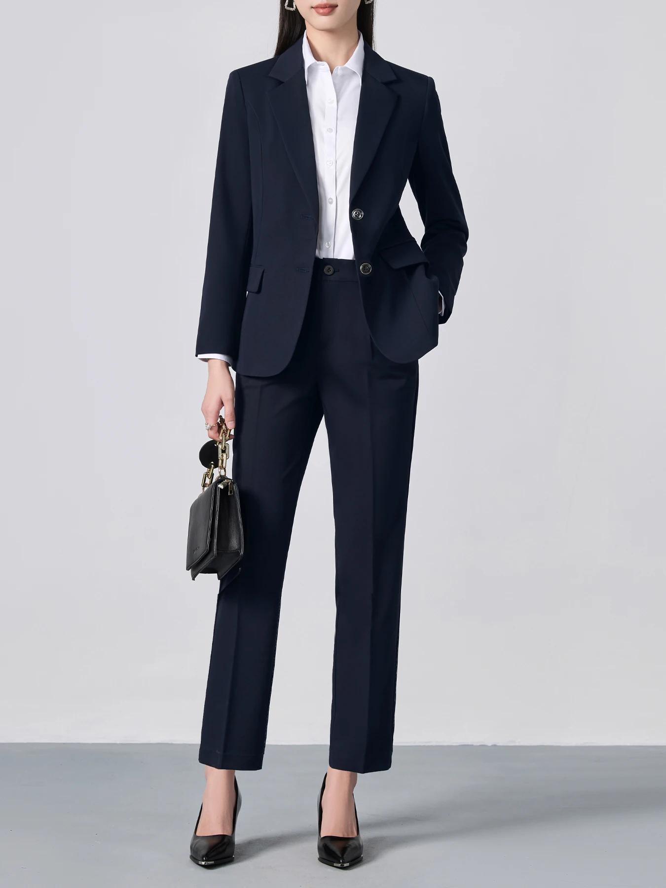 Ensemble de costume à revers cranté à simple boutonnage : blazer ajusté et pantalon formel, style de