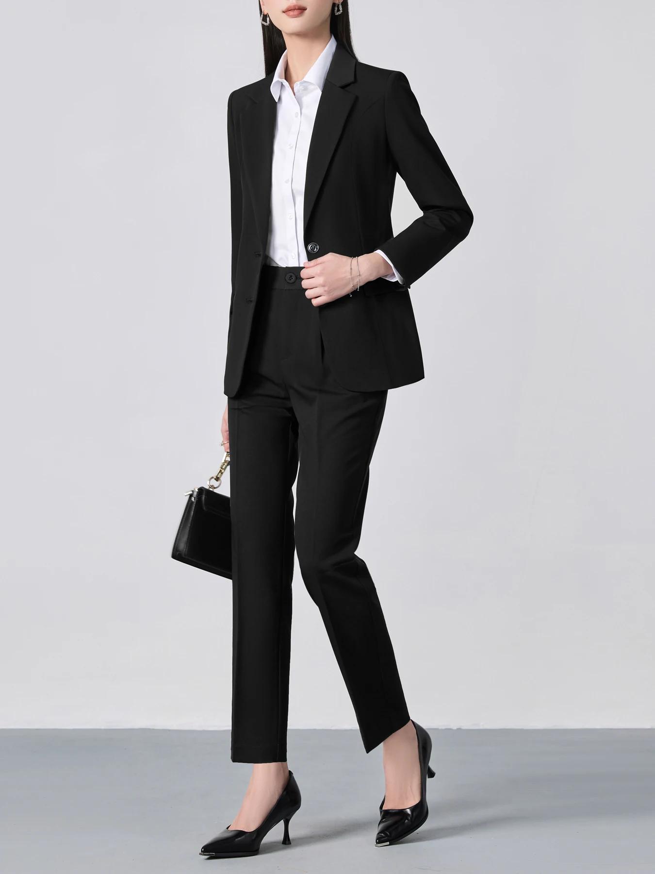 Ensemble de costume à revers cranté à simple boutonnage : blazer ajusté et pantalon formel, style de
