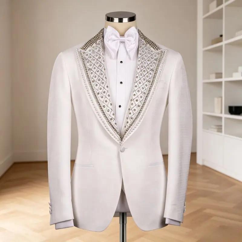 Costumes de luxe perlés pour hommes – Veste de smoking blanche ajustée avec pantalon noir