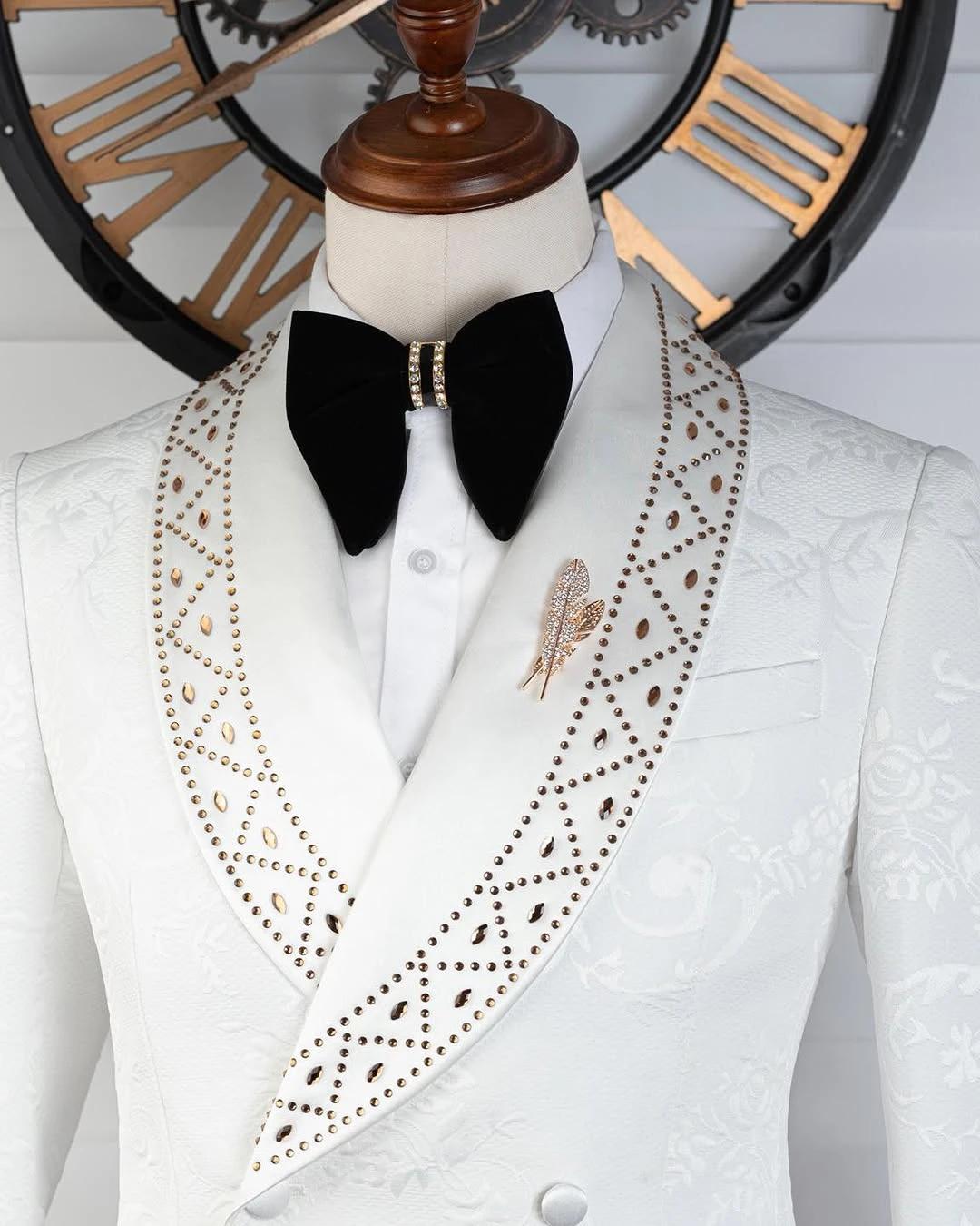 Costumes de mariage élégants pour marié