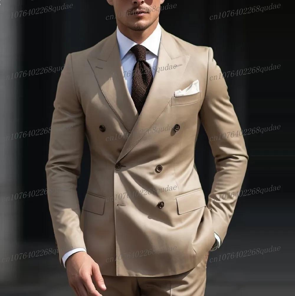 Costume rose pour hommes