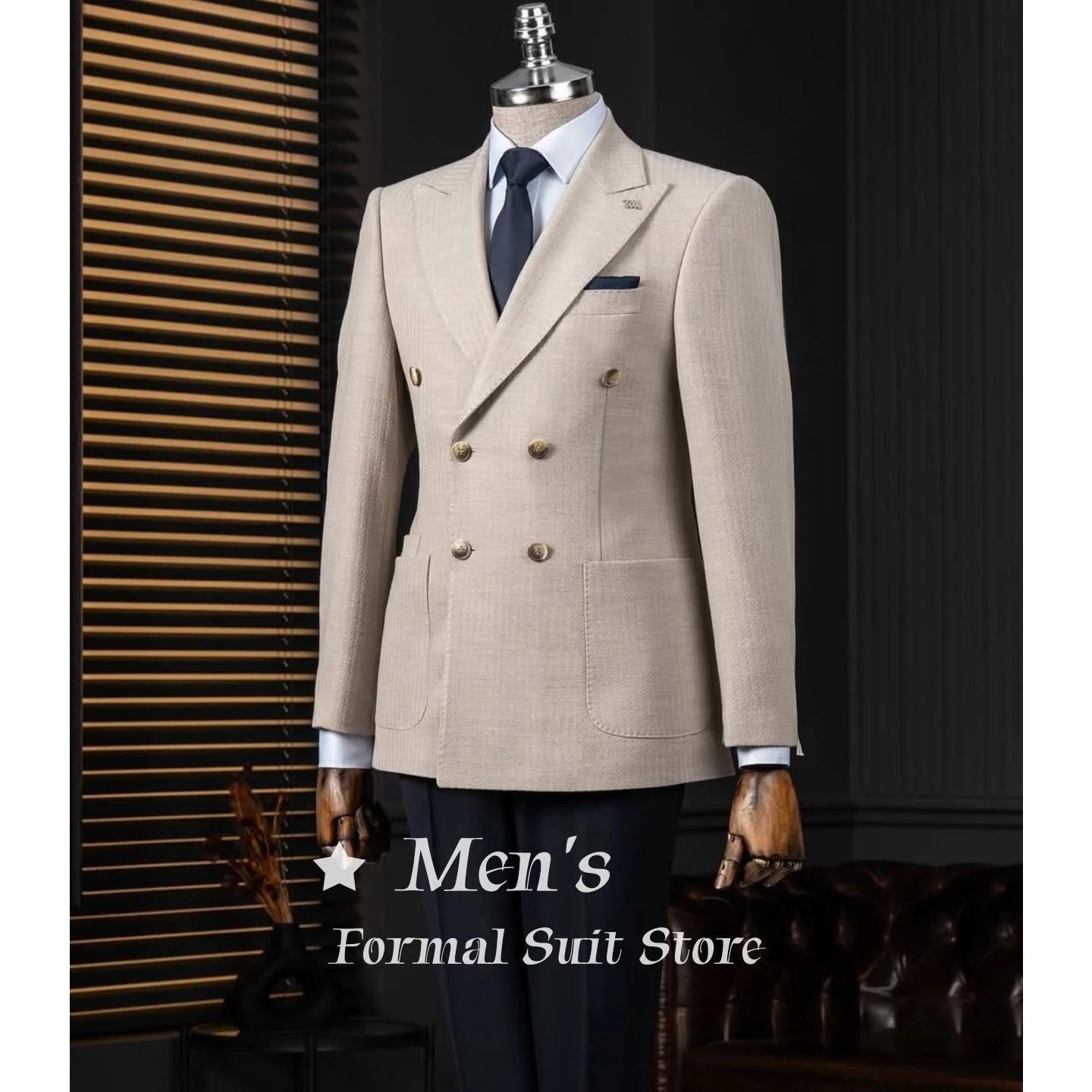 Blazer beige croisé pour homme avec boutons dorés