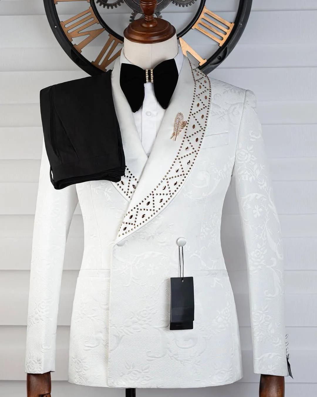Costumes de mariage élégants pour marié