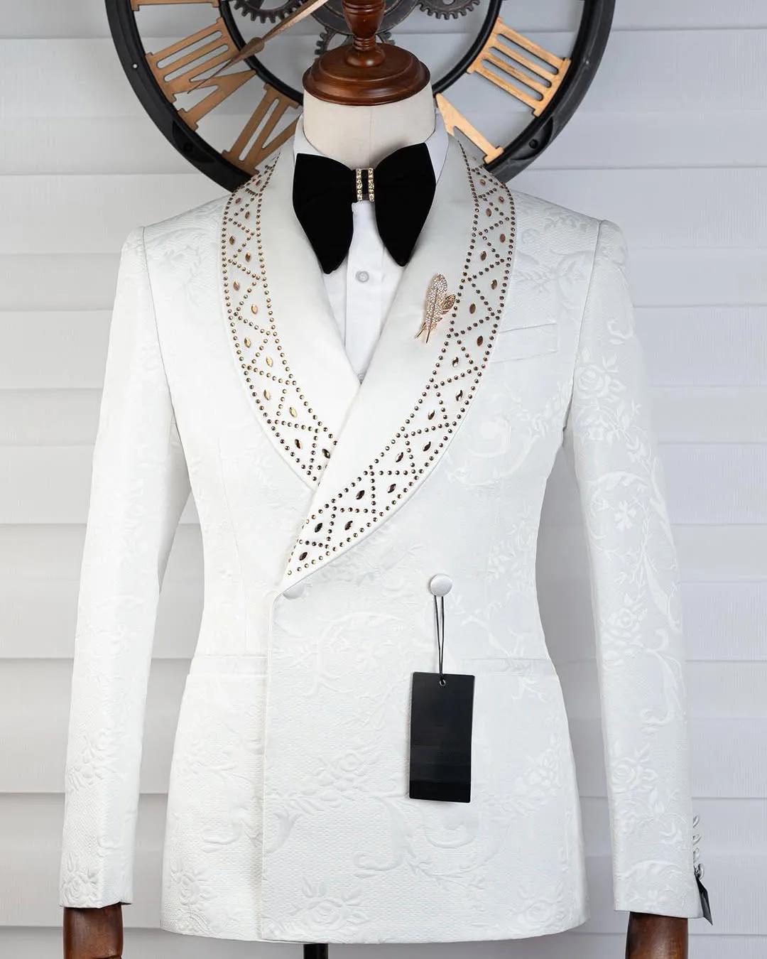 Costumes de mariage élégants pour marié