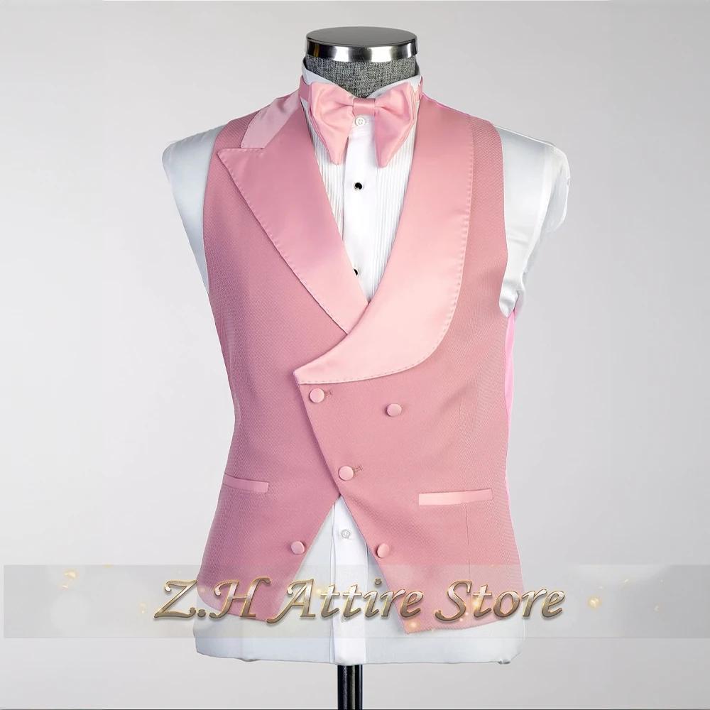 Costume élégant rose pour homme 3 pièces avec veste à revers en satin