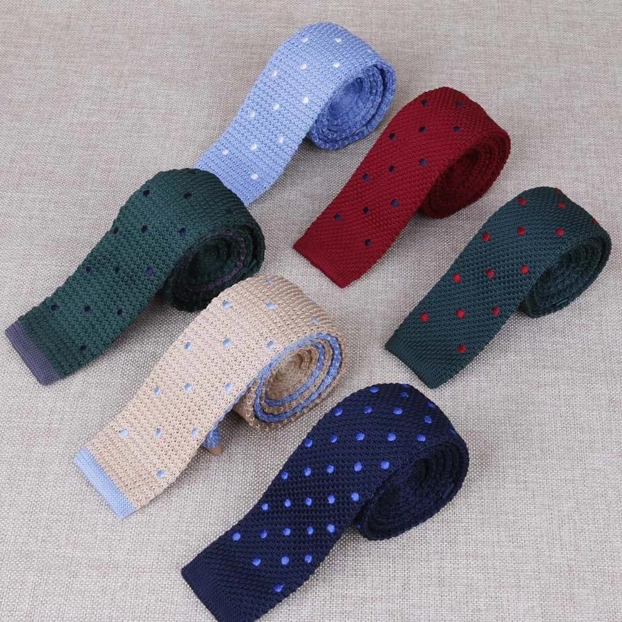 Costumes pour hommes cravate en tricot