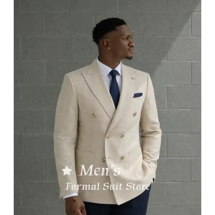 Blazer beige croisé pour homme avec boutons dorés