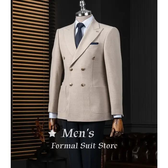 Blazer beige croisé pour homme avec boutons dorés