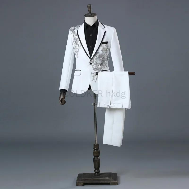 Costume noir pour hommes avec broderie florale argentée