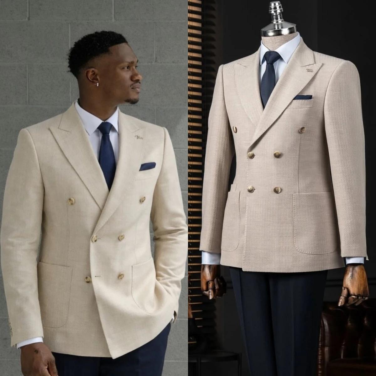 Blazer beige croisé pour homme avec boutons dorés