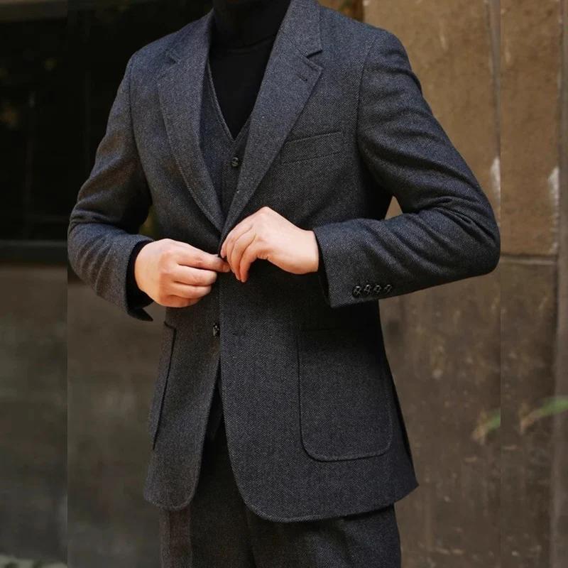 Costume en laine gris foncé épais et lourd pour homme