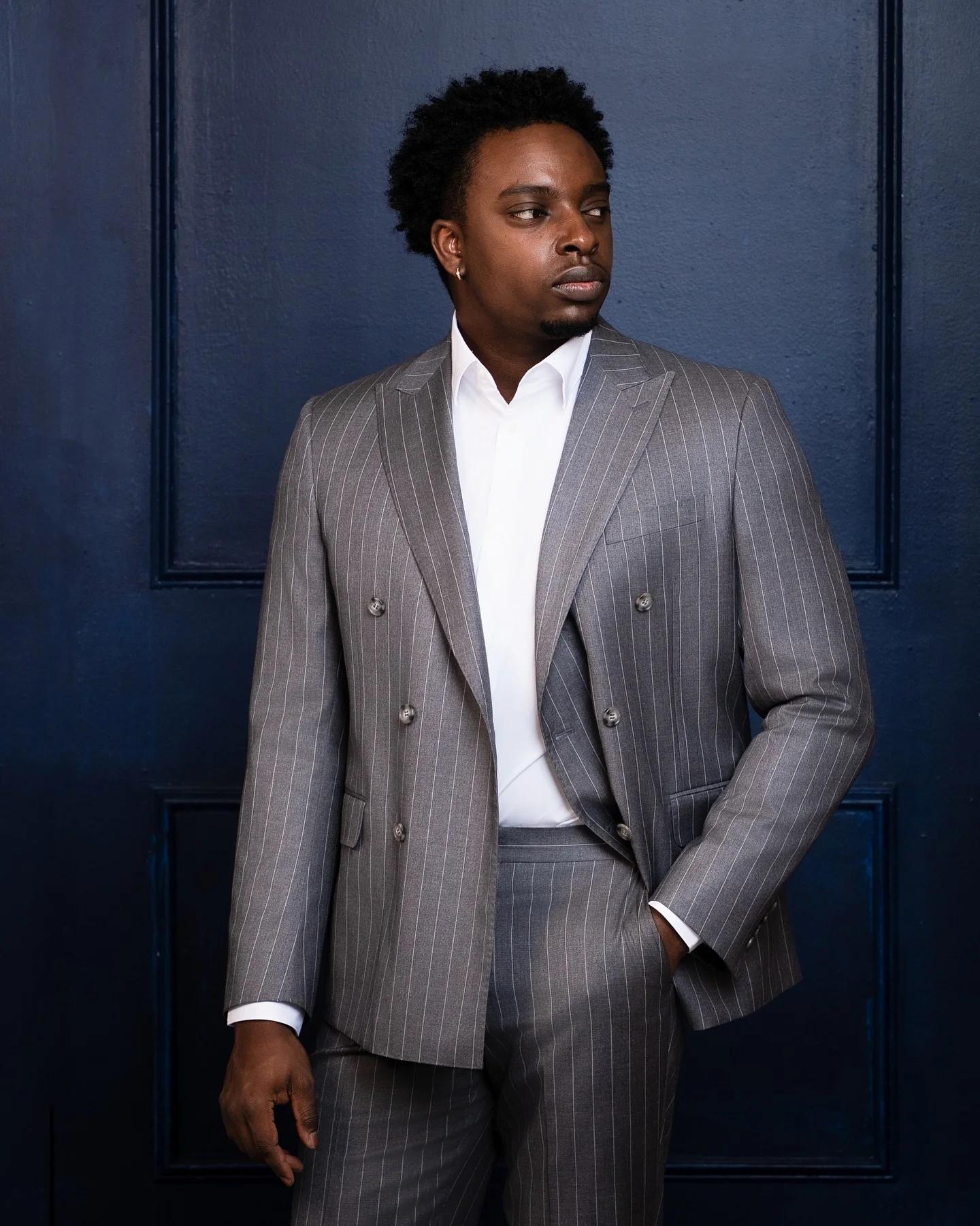 Ensemble de costumes pour hommes gris à rayures fines