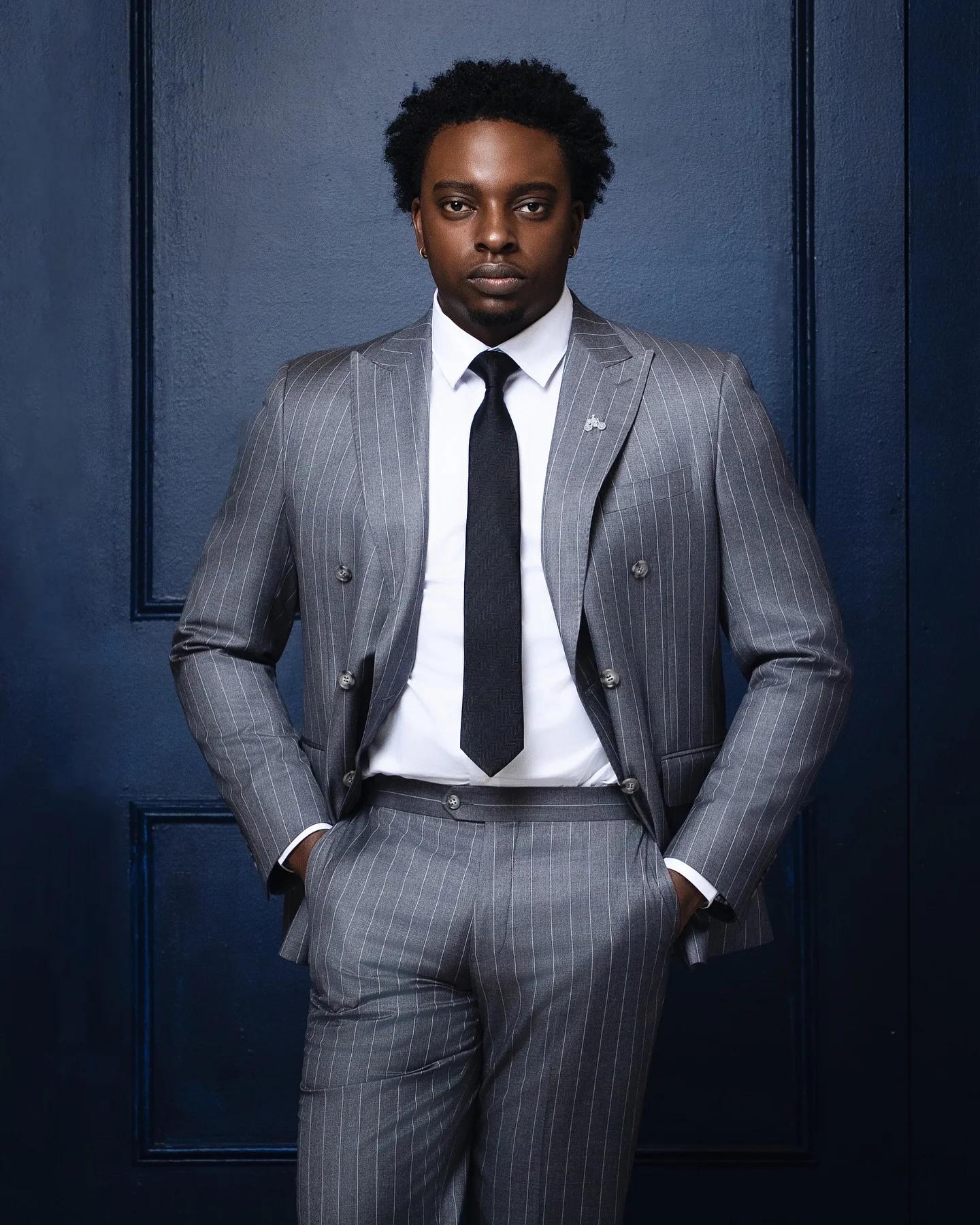 Ensemble de costumes pour hommes gris à rayures fines