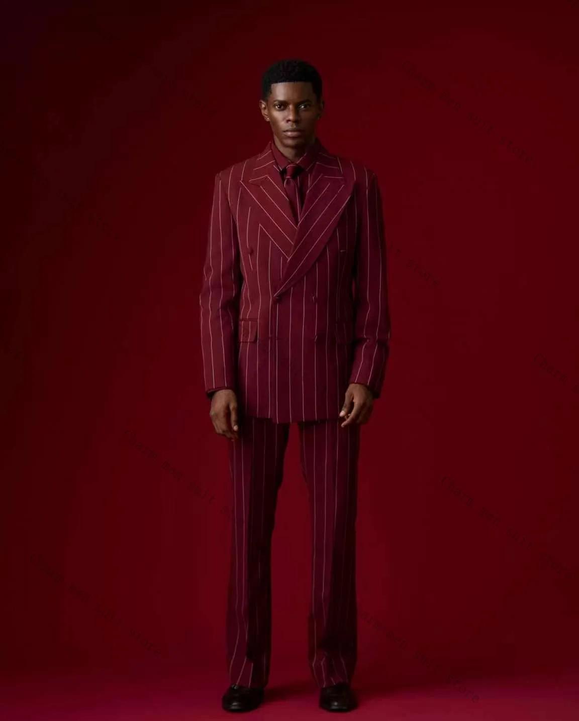 Ensemble de costumes pour hommes à rayures fines bordeaux